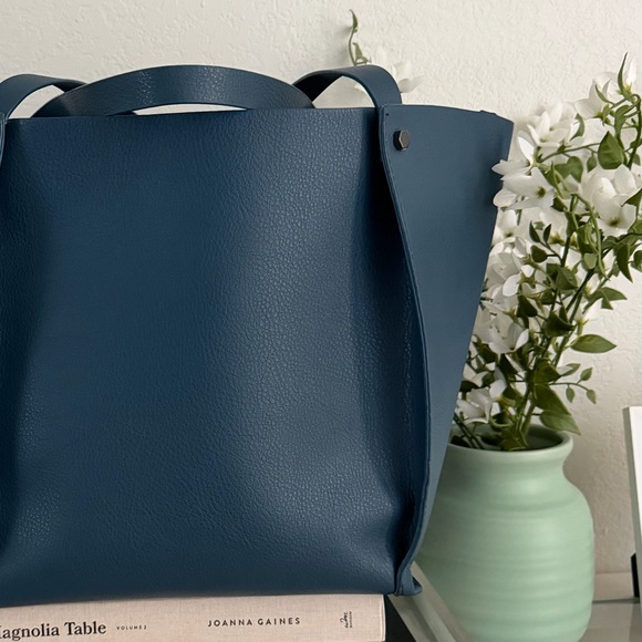 Neiman Marcus Faux Leather Blue Tote Bag - Picture 3 of 3
